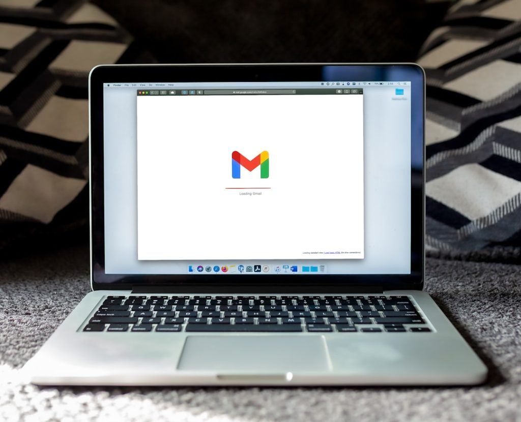 Microsoft Copilot vs Google Gemini Workspace